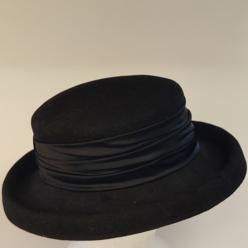 Elegant Black Hat - Picture 4 of 7